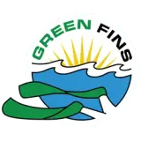 圆形标志：蓝色海浪和黄色朝阳，外圈文字“GREEN FINS”，前景两条交叉绿色海带状带子。